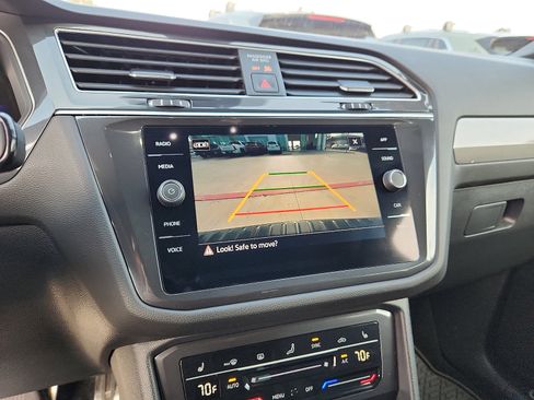 Certified 2024 Volkswagen Tiguan SE R-Line image 18