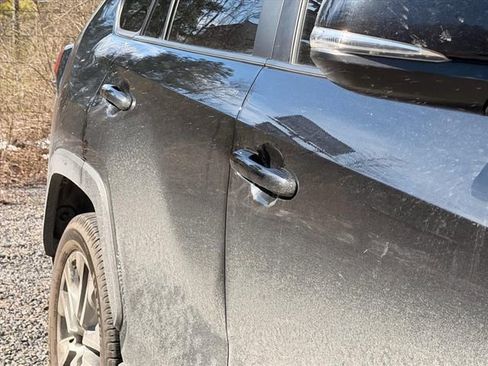 Used 2021 Toyota RAV4 XLE Premium image 11