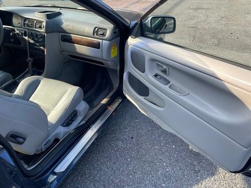 Used 2001 Volvo C70 HT FWD image 12