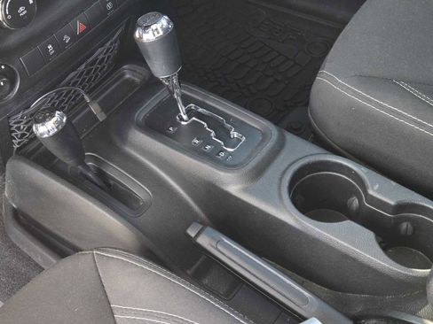 Used 2018 Jeep Wrangler Unlimited Sahara AWD/4WD image 30