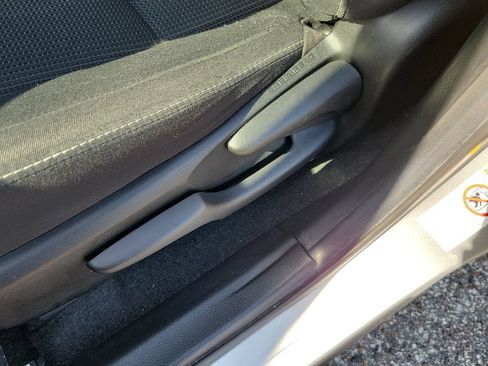 Used 2018 Toyota RAV4 XLE FWD image 17