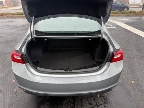 Used 2024 Chevrolet Malibu LT image 5