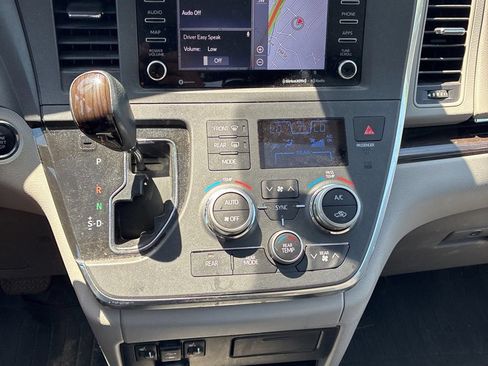 Used 2019 Toyota Sienna XLE w/ XLE Navigation Package AWD/4WD image 9