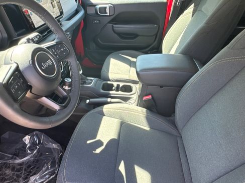 Used 2025 Jeep Wrangler Willys AWD/4WD image 10