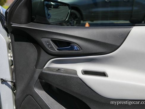 Used 2020 Chevrolet Equinox LS FWD image 16