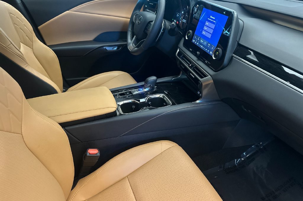 Certified 2025 Lexus RX 350 FWD w/ Accessory Package image 16