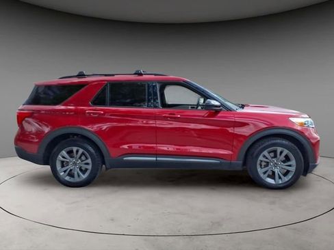 Used 2023 Ford Explorer XLT w/ Equipment Group 202A AWD/4WD image 10