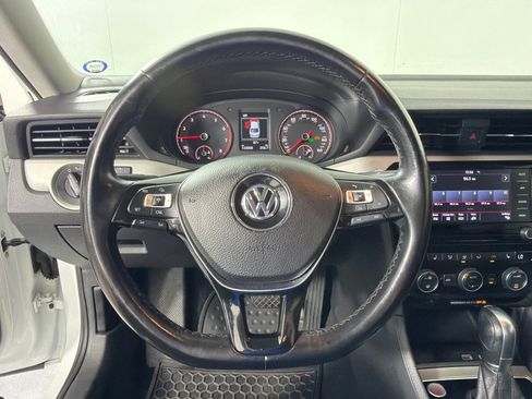 Used 2020 Volkswagen Passat 2.0T SE FWD image 13
