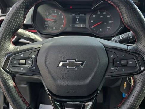 Used 2024 Chevrolet Trax RS w/ Sunroof Package FWD image 21