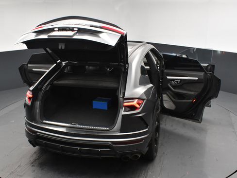 Used 2020 Lamborghini Urus AWD/4WD image 30