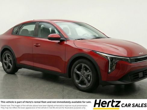 Used 2025 Kia K4 LXS image 1