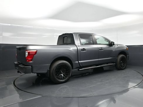 Used 2019 Nissan Titan SV w/ SV Convenience Package RWD image 27