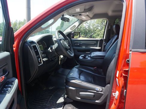 Used 2019 RAM 1500 Classic SLT AWD/4WD image 2