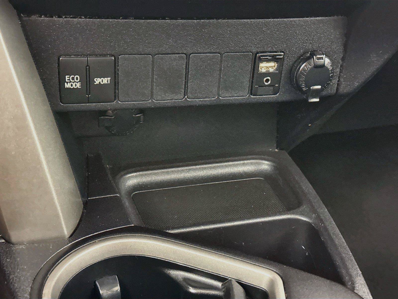 Used 2018 Toyota RAV4 XLE FWD image 25