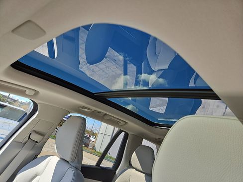 Used 2024 Volvo XC90 B5 Core w/ Climate Package image 14