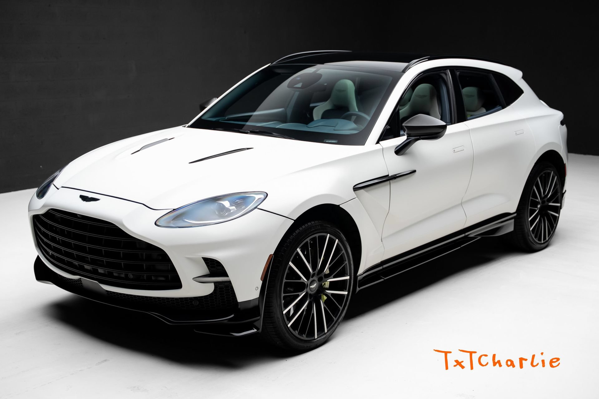 Used 2023 Aston Martin DBX 707 AWD/4WD image 1