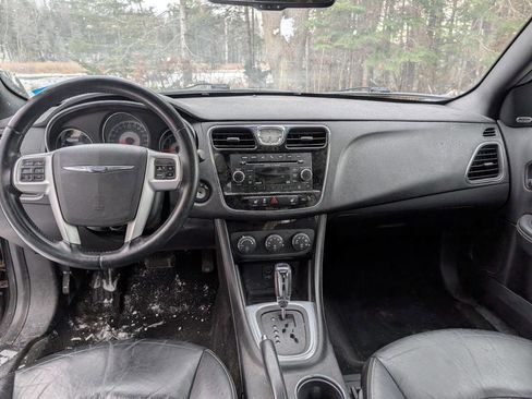 Used 2013 Chrysler 200 Limited image 8