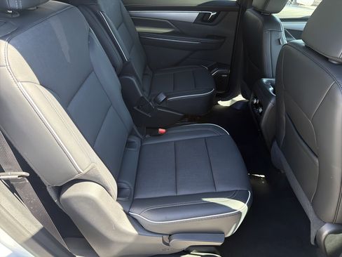 Used 2025 Buick Enclave Preferred FWD image 27