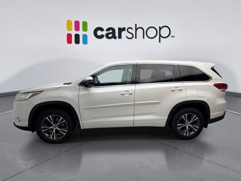 Used 2017 Toyota Highlander Plus AWD/4WD image 2