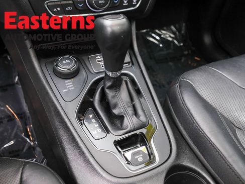 Used 2021 Jeep Cherokee Limited AWD/4WD image 13