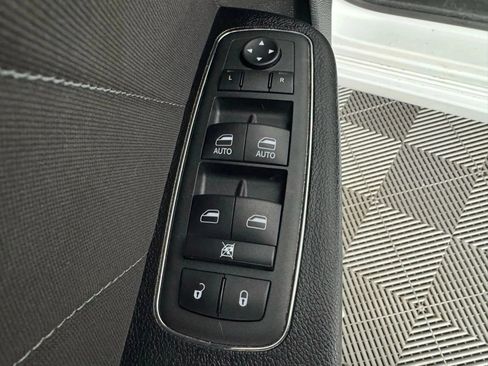 Used 2022 Dodge Charger SXT image 37