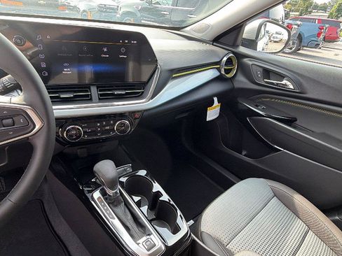 New 2026 Chevrolet Trax LT w/ Driver Confidence Package FWD image 5