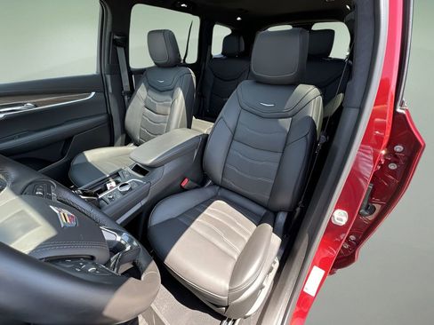 Used 2024 Cadillac XT6 Premium Luxury w/ Platinum Package image 20