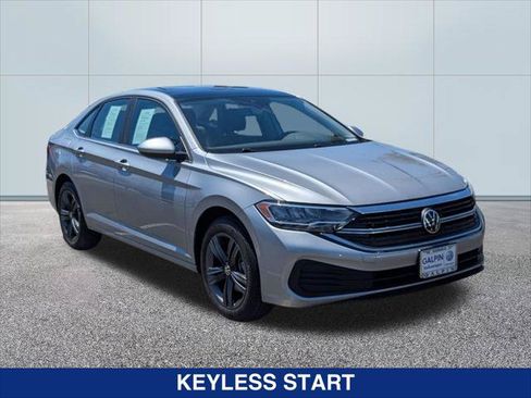 Used 2023 Volkswagen Jetta SE w/ Panoramic Sunroof Package FWD image 7
