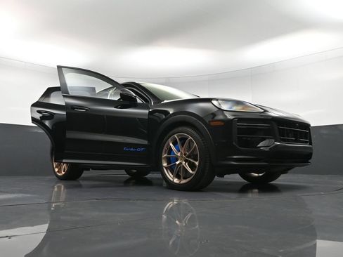 Used 2024 Porsche Cayenne Turbo GT AWD/4WD image 39