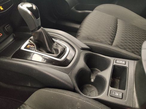 Used 2019 Nissan Rogue SV FWD image 26