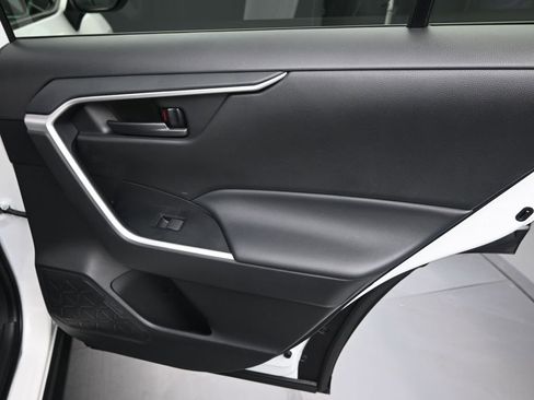 Used 2024 Toyota RAV4 LE image 29