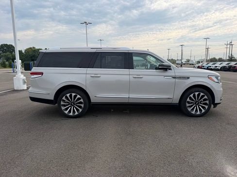 Used 2023 Lincoln Navigator L Reserve AWD/4WD image 4