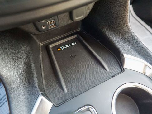 Used 2021 Chevrolet Traverse High Country AWD/4WD image 33