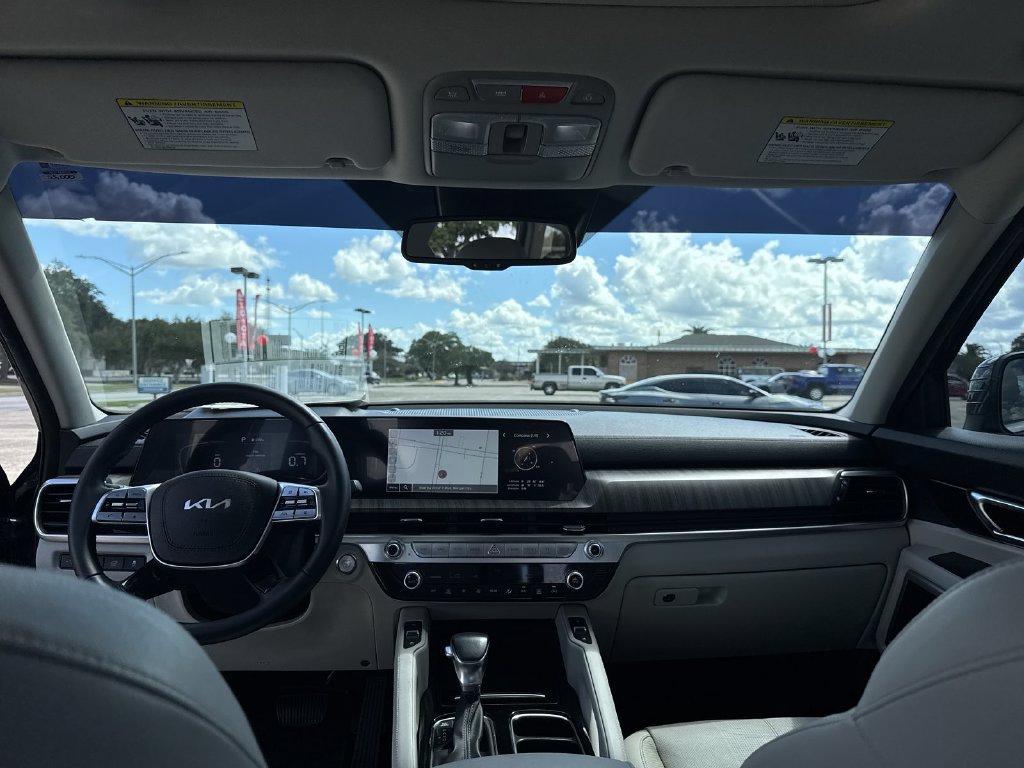 Used 2023 Kia Telluride EX w/ EX Captain's Chair Package FWD image 31