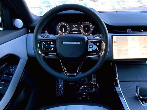 Used 2026 Land Rover Range Rover Evoque Dynamic SE AWD/4WD image 6