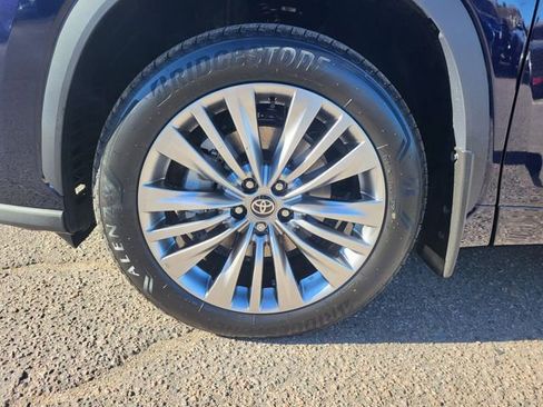 New 2026 Toyota Highlander Platinum image 9