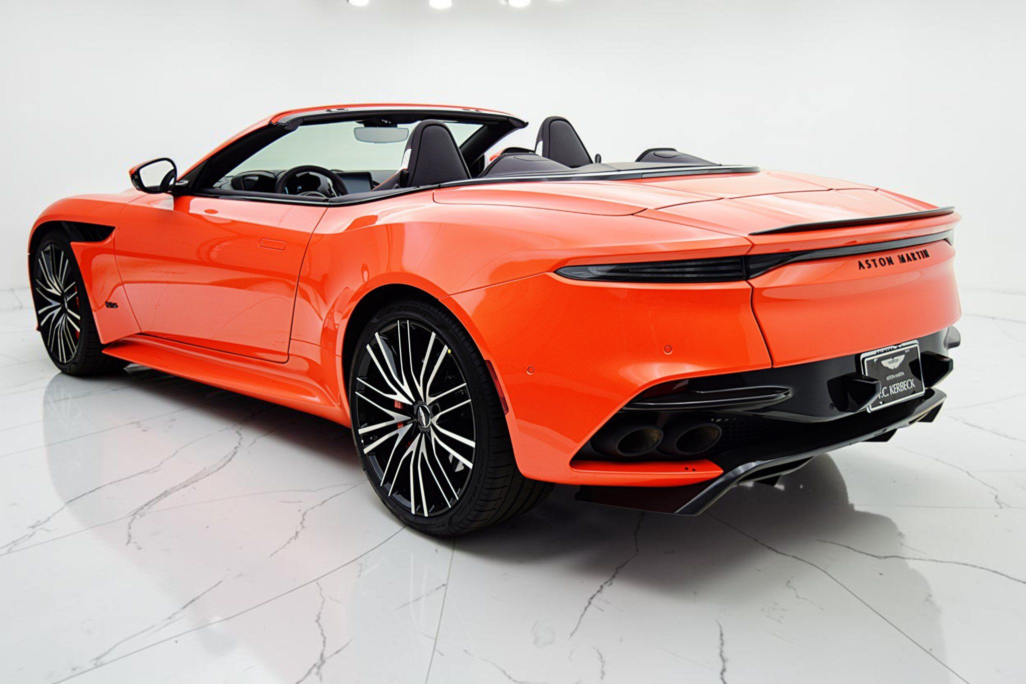 Used 2023 Aston Martin DBS Superleggera Volante RWD image 7