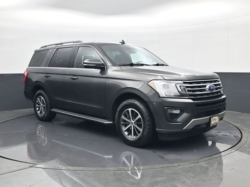 Used 2020 Ford Expedition XLT w/ Equipment Group 202A AWD/4WD image 3