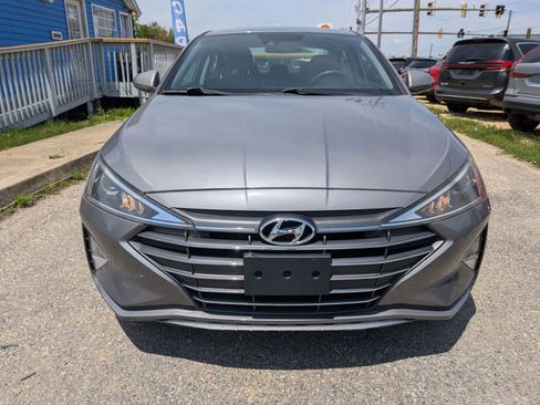 Used 2020 Hyundai Elantra SEL w/ Winter Weather Package FWD image 9