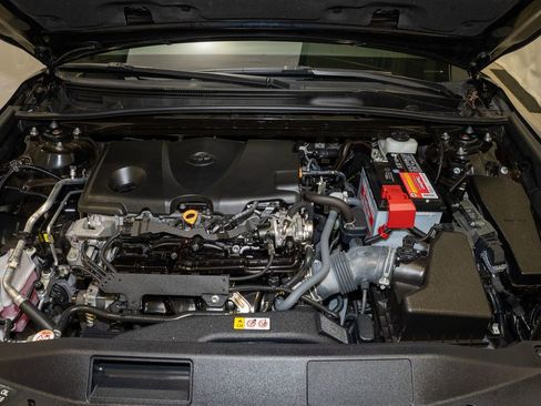 Used 2023 Toyota Camry SE image 18