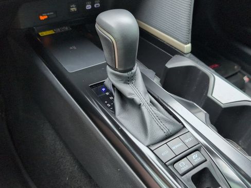 Used 2025 Toyota Camry SE FWD image 21
