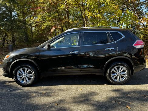 Used 2016 Nissan Rogue SV w/ SV Premium Package image 2