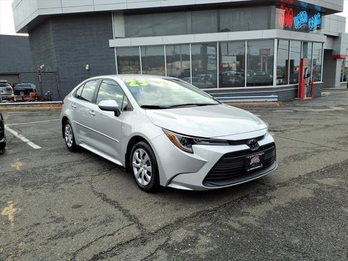 Certified 2023 Toyota Corolla LE image 1