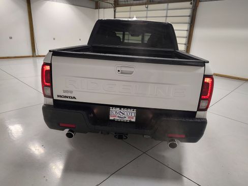 New 2026 Honda Ridgeline Black Edition image 13