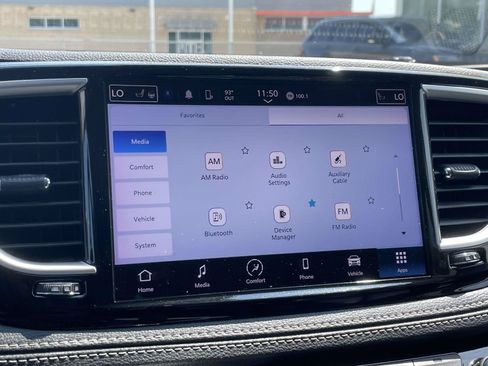 Used 2023 Chrysler Pacifica Touring-L FWD image 26