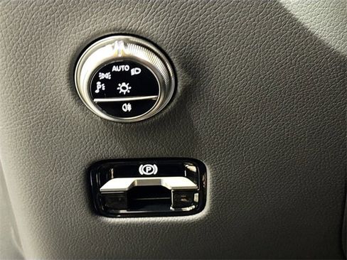 Used 2025 Mercedes-Benz GLC 300 4MATIC image 10