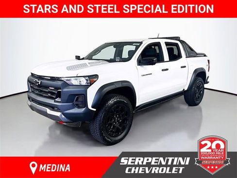 New 2026 Chevrolet Colorado Trail Boss AWD/4WD image 1