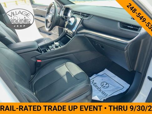 Used 2023 Jeep Grand Cherokee Overland AWD/4WD image 14