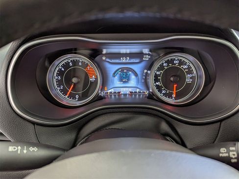 Used 2020 Jeep Cherokee Limited image 25