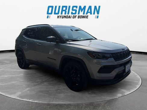 Used 2022 Jeep Compass Latitude w/ Convenience Group FWD image 1